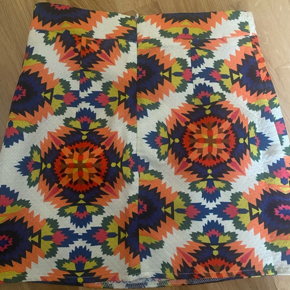 Fun bright printed mini skirt (from LF) - Picture 3 of 4